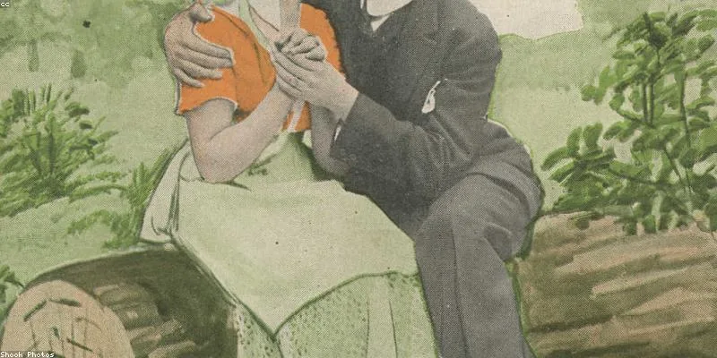 Paar umarmt sich intensiv — Symbol für Hysterical Bonding