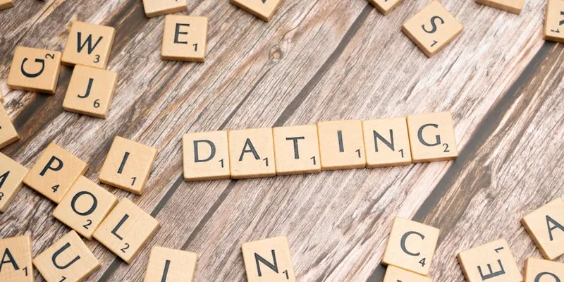 Selbstbewusste Frau beim Dating