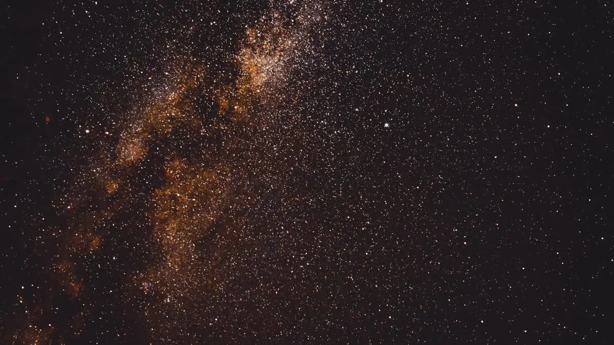 Sternenhimmel mit der Milchstraße in einer klaren Nacht