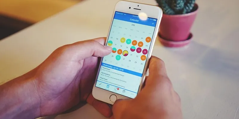 Smartphone mit Dating-App und erfolgreichem Match